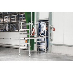 Plate-forme de montage réglable en hauteur accès par marche profondes