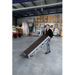 Plate-forme de montage réglable en hauteur accès par marche profondes